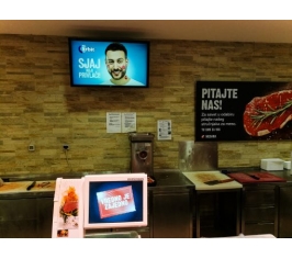 Beograd - TC Merkator - Hipermarket - Ekran na odeljenju mesare MTC