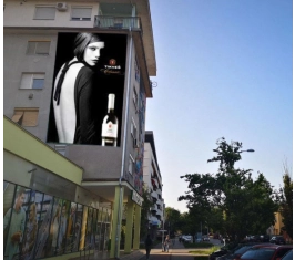 Novi Sad - Fasadna Reklama - Cara Dušana LA02